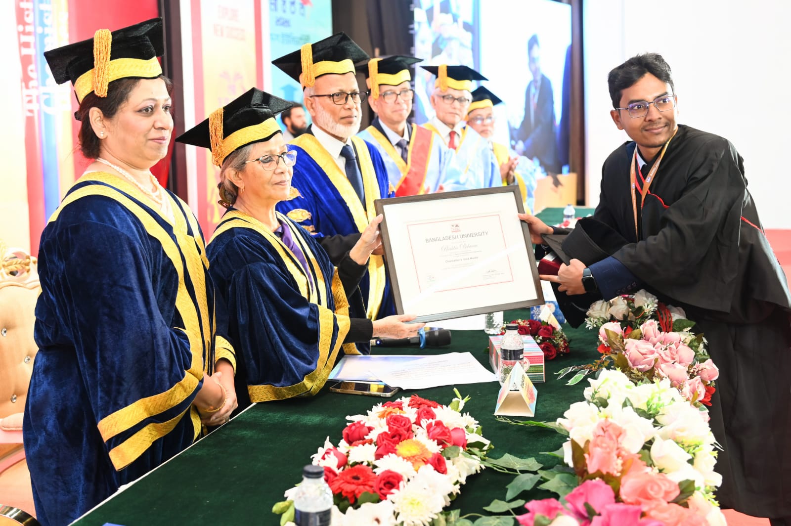 শিক্ষিত তরুণদের ওপর সমাজ পরিবর্তনের দায়িত্ব বেশি